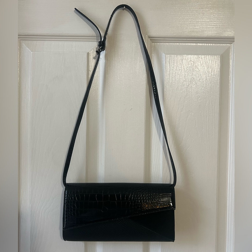 Elegant Black Faux Croc-Embossed Shoulder Bag